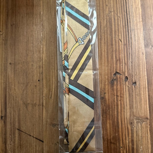 Accessories - Beige and Blue Pattered purse tie